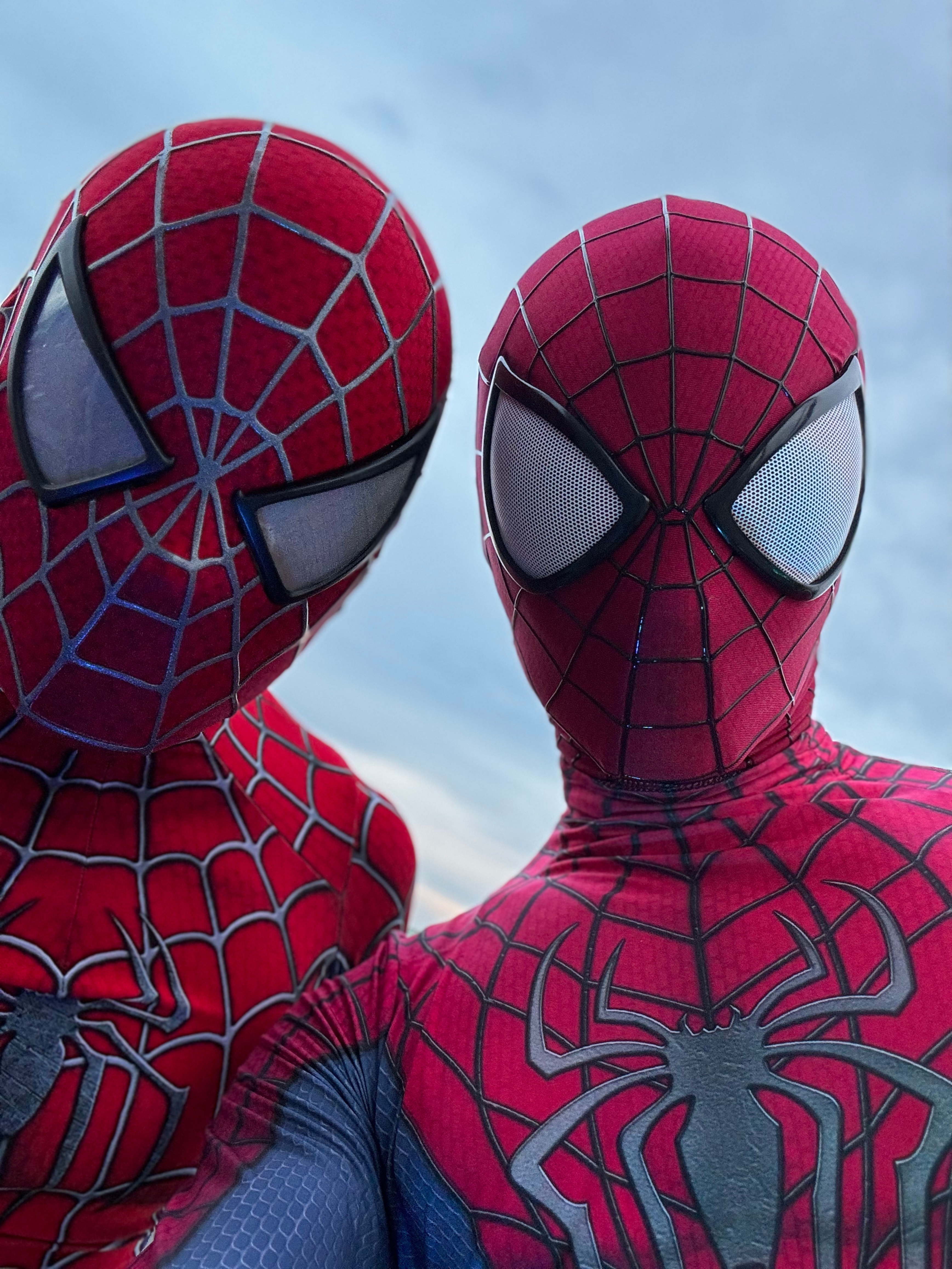 Charles e Tiago os Homens-Aranha de Manaus, lado a lado