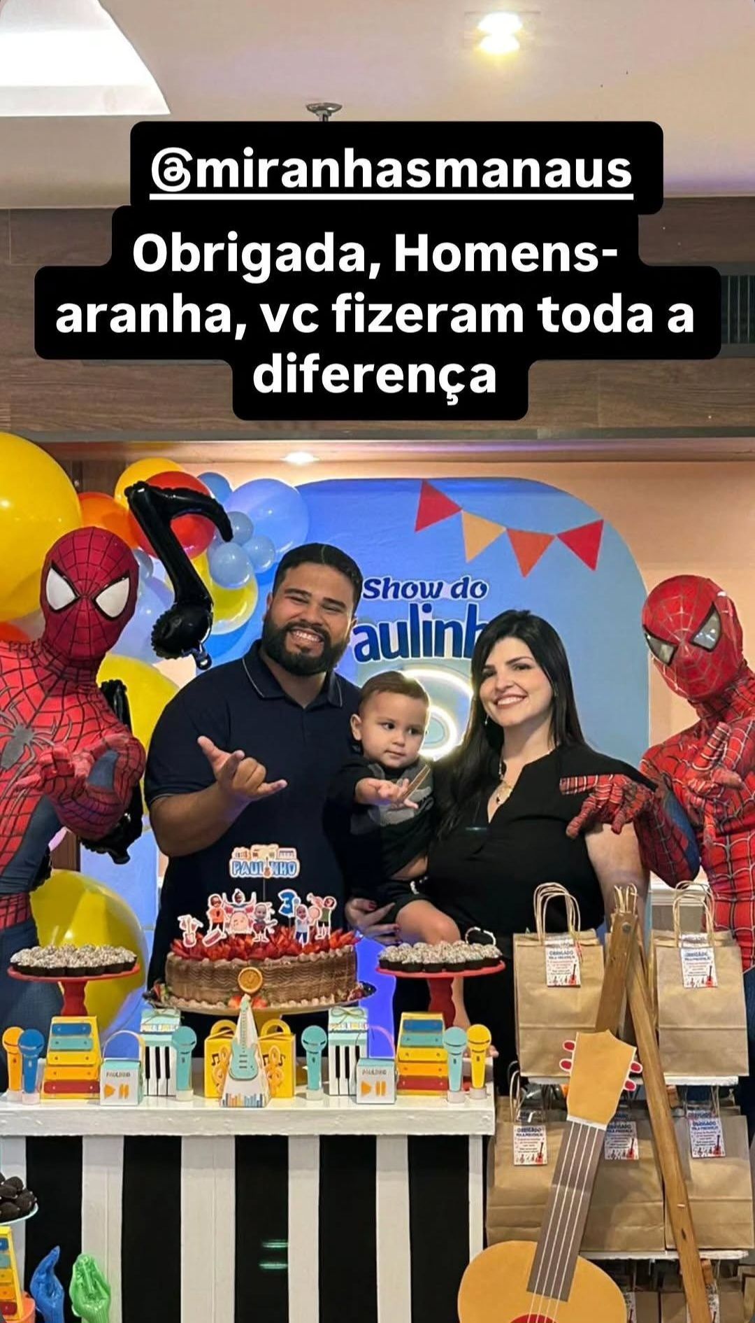 Foto de cliente em festa com o Homem-Aranha